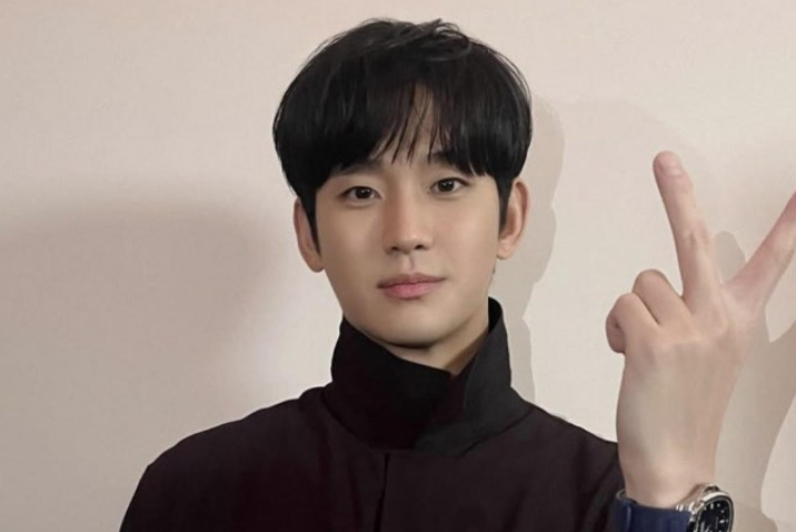 “드디어 한국 무대다” 김수현, 1년 6개월 만에 선택한 첫 공식석상