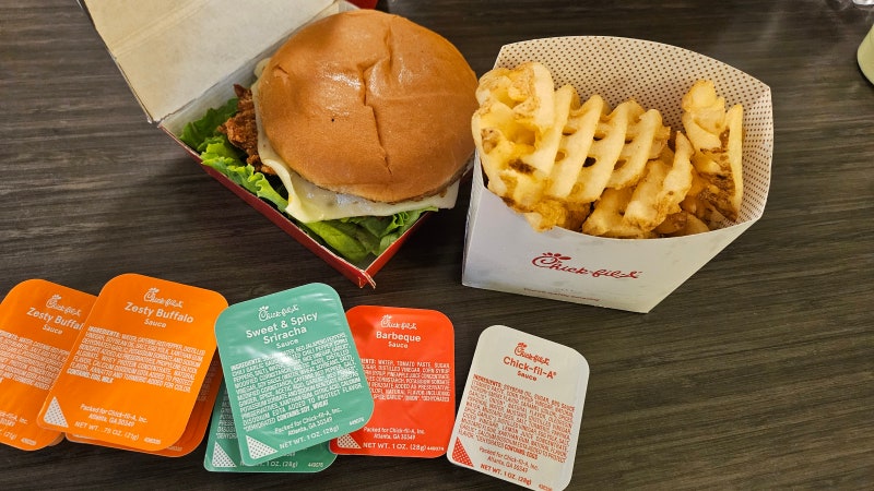 [미국맛집] 미국에서 치킨버거 하나만 먹어볼 수 있다면 단연... 칠필에이/칙필레(Chick-fil-A)!! ....