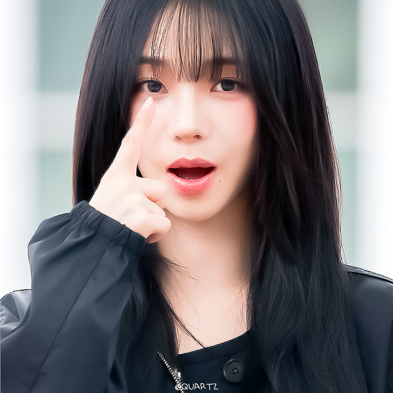 카리나 앞머리 vs 깐머리, 같은 얼굴인데 분위기가 이렇게 달라?
