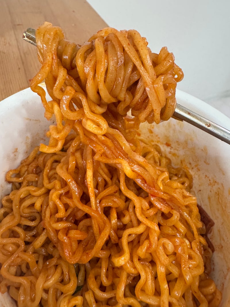 간짬뽕 컵라면 칼로리 415kcal, 맛은 어떨까? 직접 먹어봤어요