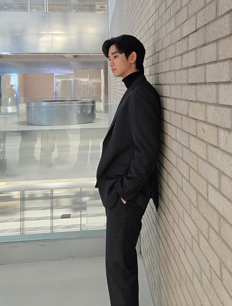김수현 1년 6개월 만에 국내 복귀, 첫 공식석상 어디? TMA 시상자로 나서는 이유