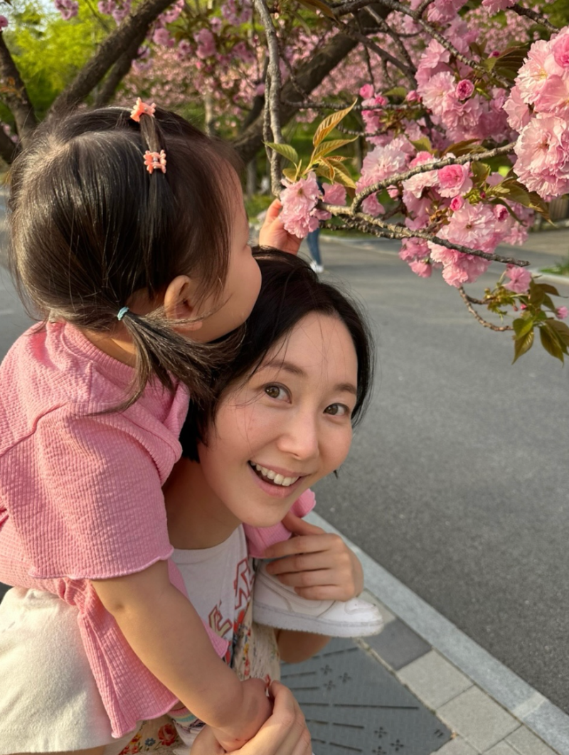 이유영 첫째 출산 2년 만에 둘째…딸과 만삭 화보 공개｜남편 혼인신고 결혼식 봄 간신 인스....