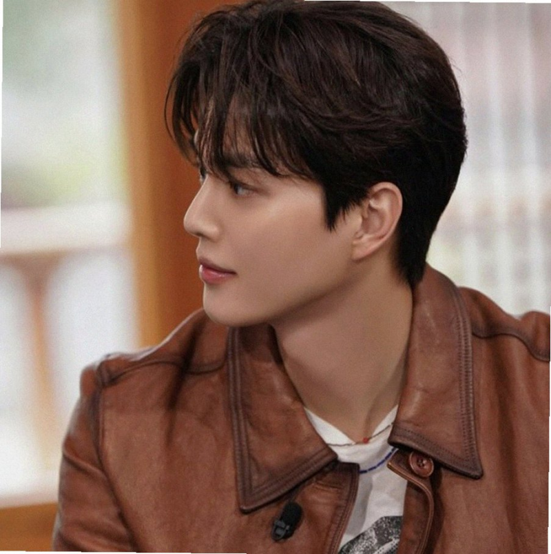 군백기 무색한 송강의 독보적 비주얼과 반전의 1일 1팩 루틴 비결