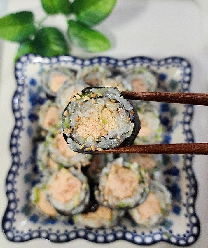 아삭한 오이와 짭조름한 명란 계란말이의 만남, 별미 오이 김밥 만들기
