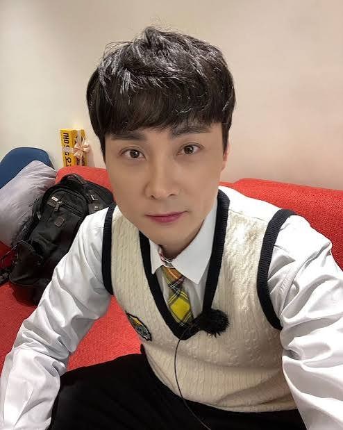 11년 동안 매주 토요일이면 어김없이 시청자를 찾아왔던 남자가 있습니다. 바로 버즈의 보컬 ....