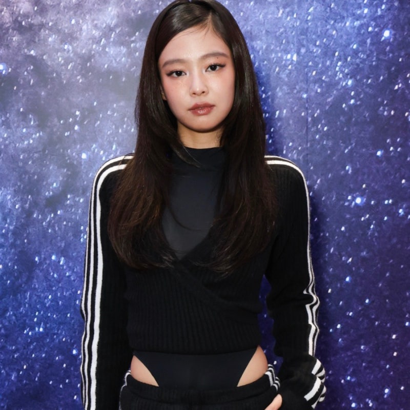 바지 다 내려입었나.. 착시효과 일으킨다는 제니 패션