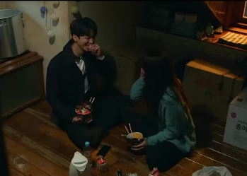 5년 전 엇갈렸던 두 사람…다시 연인으로 만난 톱스타 남녀배우