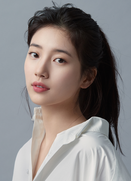 수지, 애니메이션 ‘긴긴밤’ 내레이션+OST 참여… 청아한 목소리로 펭귄의 여정을 이끈다