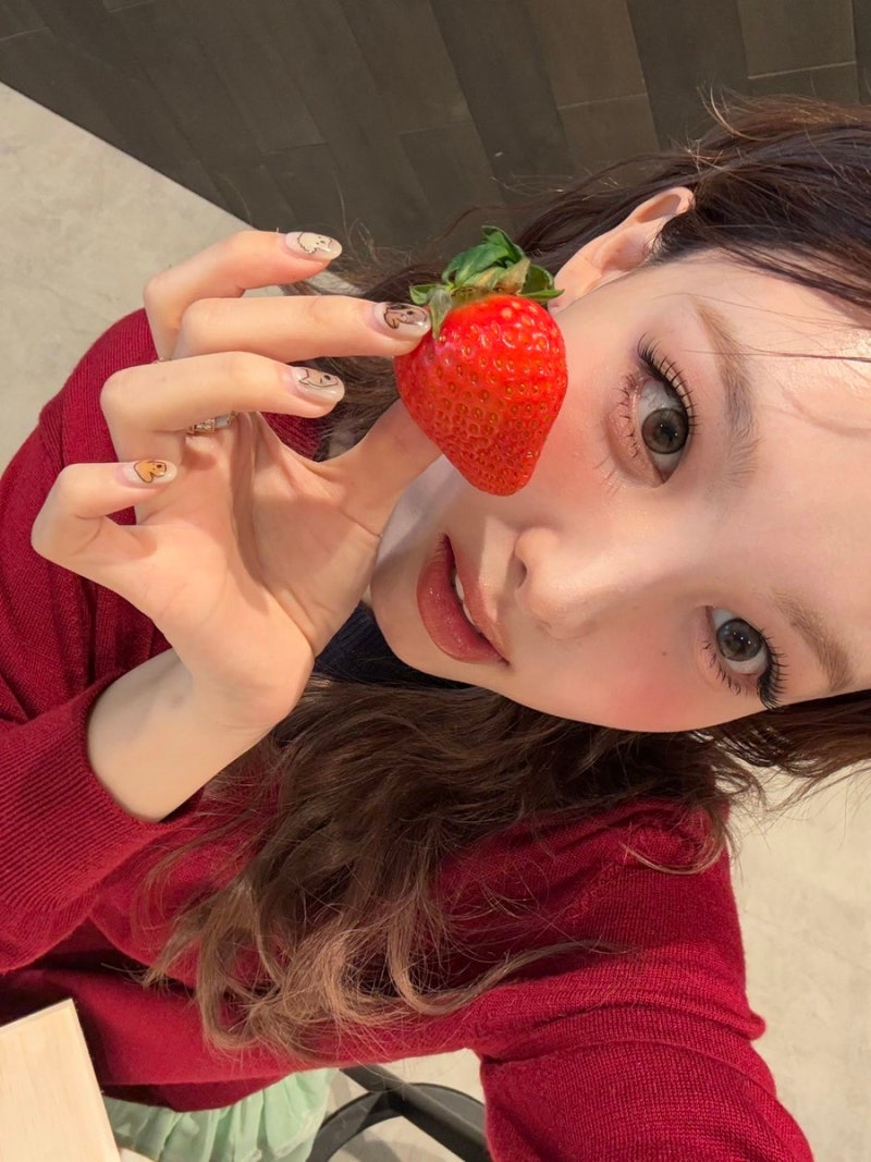 TWICE Nayeon's Saju (Byeongjin Ilju with Cheoneul Gwiin, Character, and the Purchase of a 9.5 Billion Won Cheongdam-dong Building)