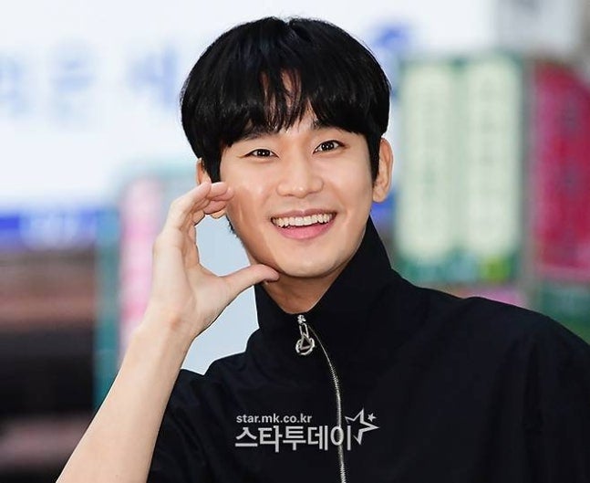 김수현, 9월 국내 시상식 시상자로 1년 6개월 만의 공식 복귀