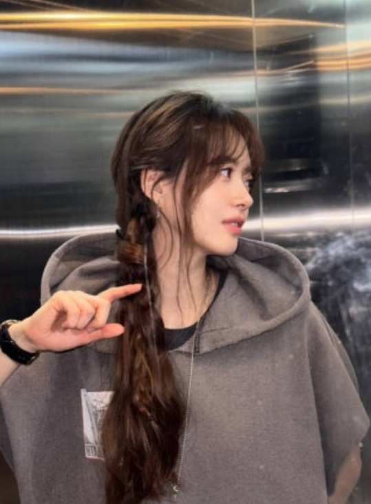 36세 고아라, 변치 않는 동안 미모 화려하게 안 꾸민 SNS 사진이 더 눈길 끈 이유