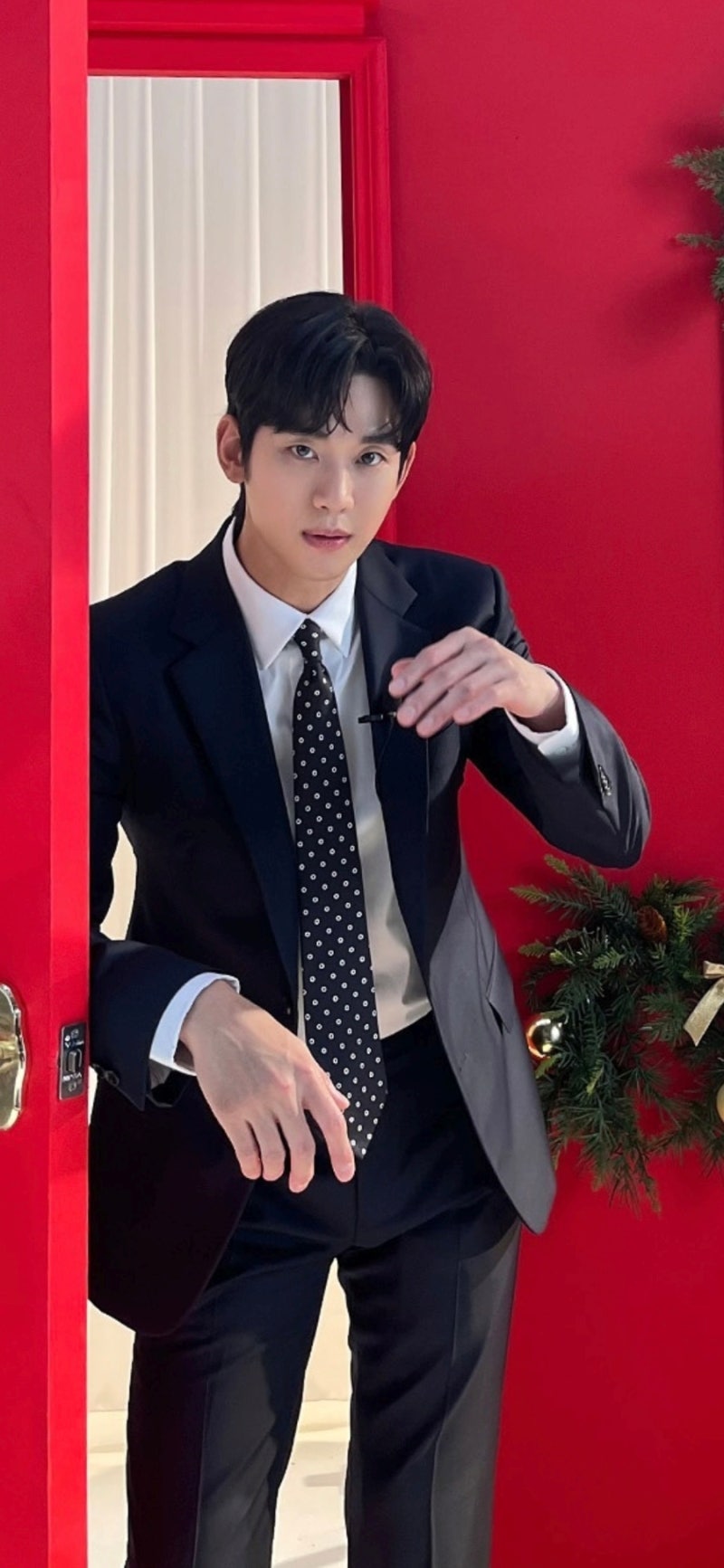 김수현 복귀, 1년여 공백 모든 의혹은 해소? 배우 프로필
