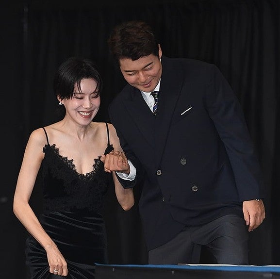 장도연, 174cm 몸매 드러난 블랙 드레스…평소 슈트가 가린 반전 실루엣