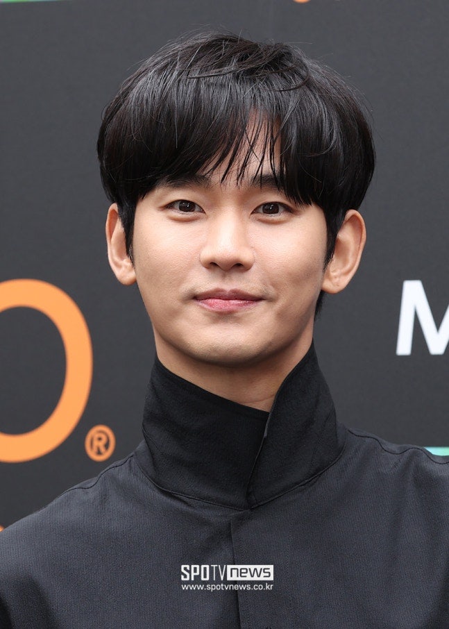 김수현 국내 무대 1년 반 만 첫 공식석상 시상자 선택, TMA 활동 재개 신호탄 1년6개월 만 국내 ....