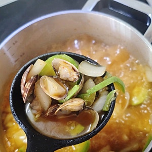 바지락 듬뿍 유아순두부찌개 , 다담 양념으로 10분컷ㅋㅋ