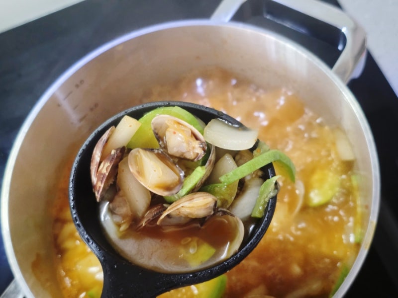 바지락 듬뿍 유아순두부찌개 , 다담 양념으로 10분컷ㅋㅋ