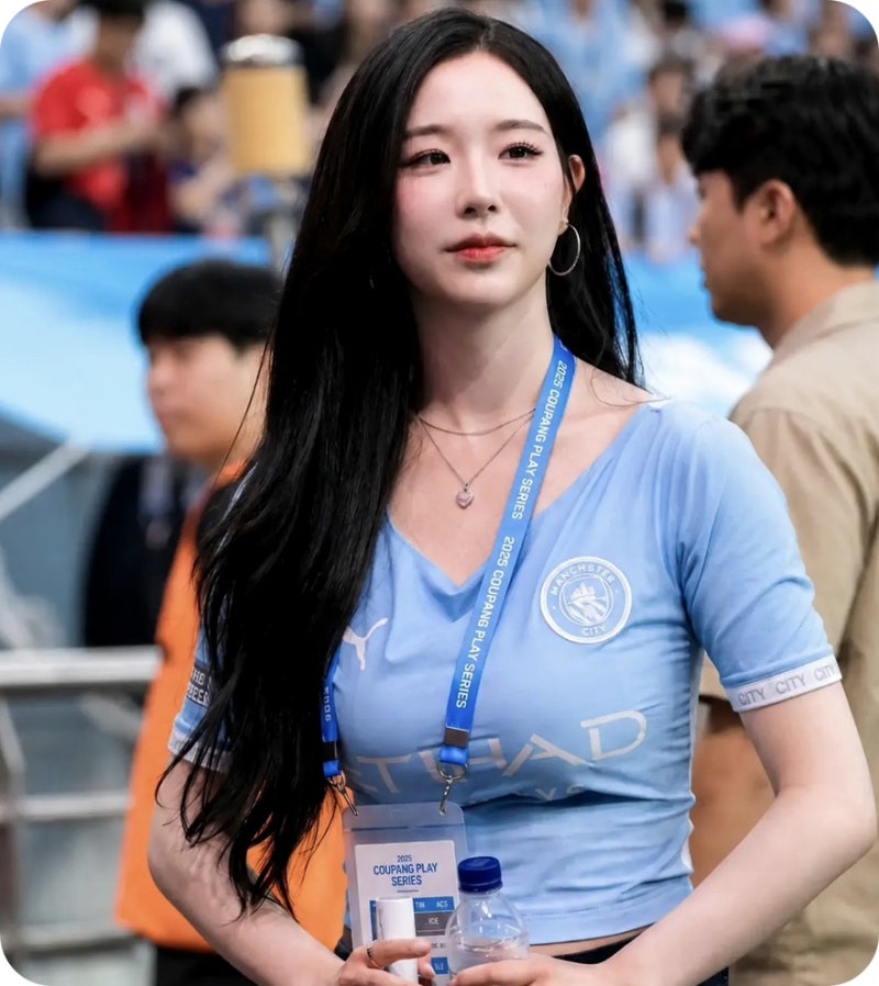김채연 맨시티 유니폼 비밀 수선 밀착 핏 화제