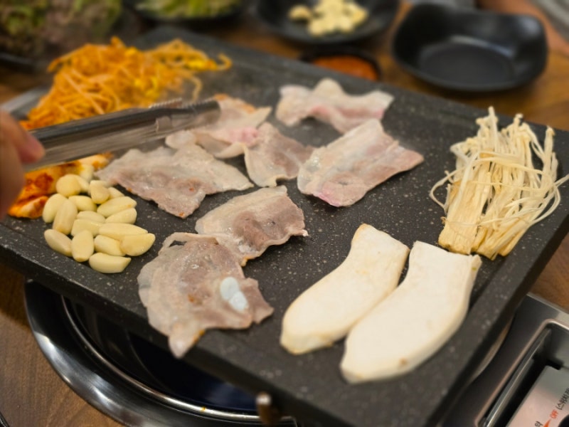 마산 착한꽃대패 성호점 국내산 김치 쓰는 대패삼겹살 맛집