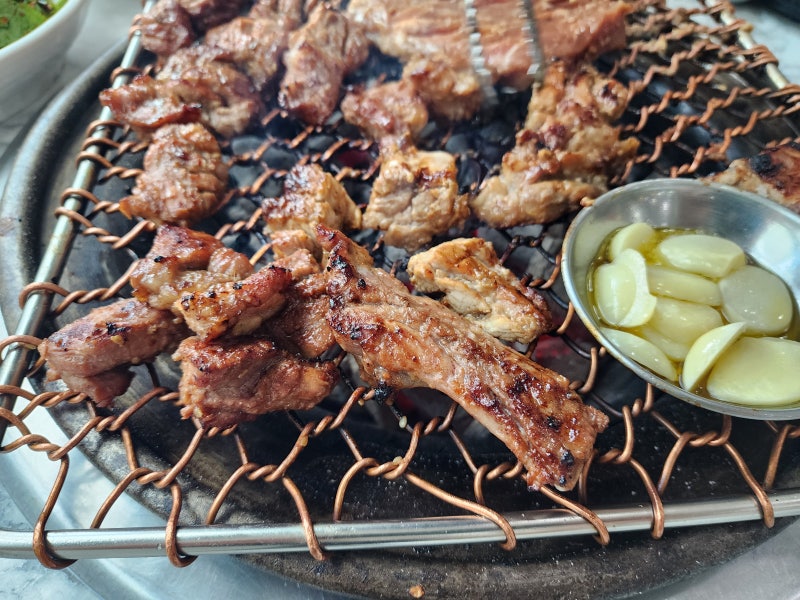 수원 팔달구 수원한우마을 본점에서 즐긴 단짠 돼지양념갈비 후기 정육 코너 점심 갈비탕 ....