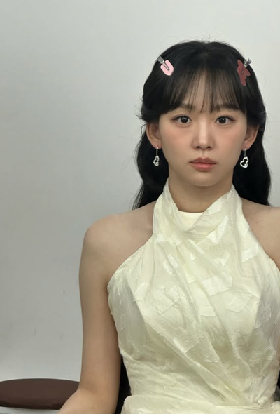 “기자에서 배우로” 진기주, 시상식 앞두고 공개한 순백의 드레스 자태에 감탄