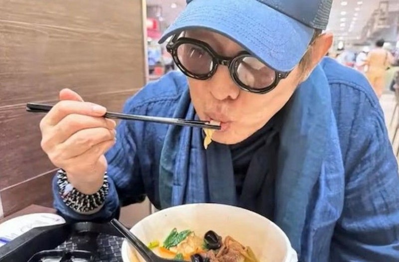 63세 이연걸, ‘모기’ 한마디에 팬들 눈물…검은 머리로 돌아온 쿵푸 황제의 반전