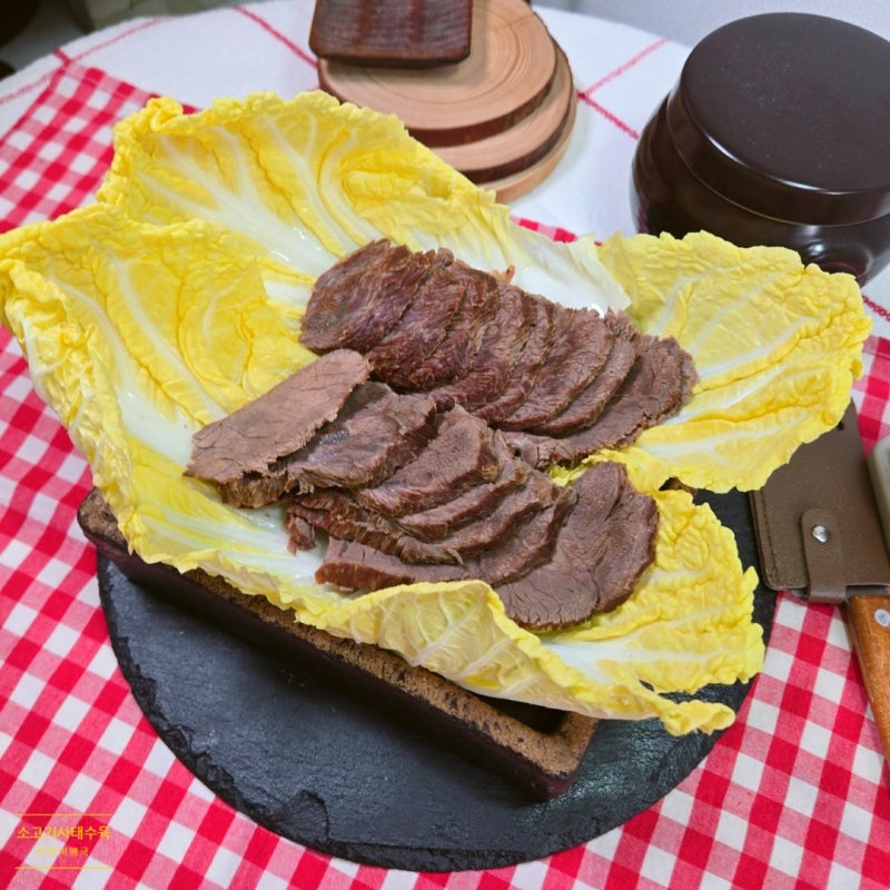 부드러운 소고기 아롱사태 수육 삶는법 간장 양념 소스 레시피