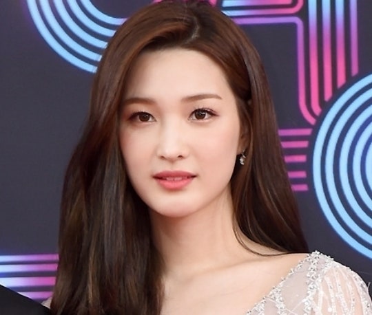 율희 쌩얼 공개에 갑자기 양육권 논쟁…‘세 아이 육아’ 언급에 엇갈린 반응