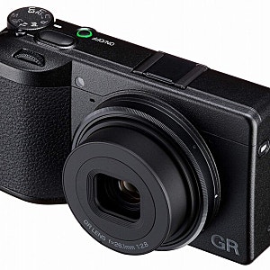리코 GR4x 개발 발표, 40mm GR3x가 10월에 단종되는 이유
