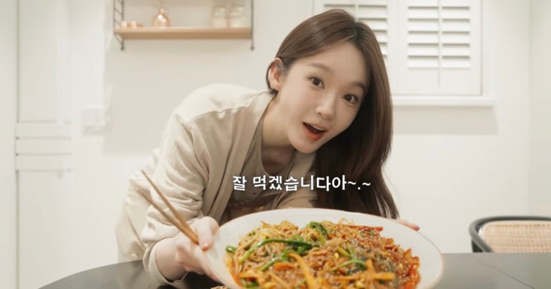 강민경 곤약잡채 레시피,살찔 걱정 줄인 매콤 콩나물 곤약잡채