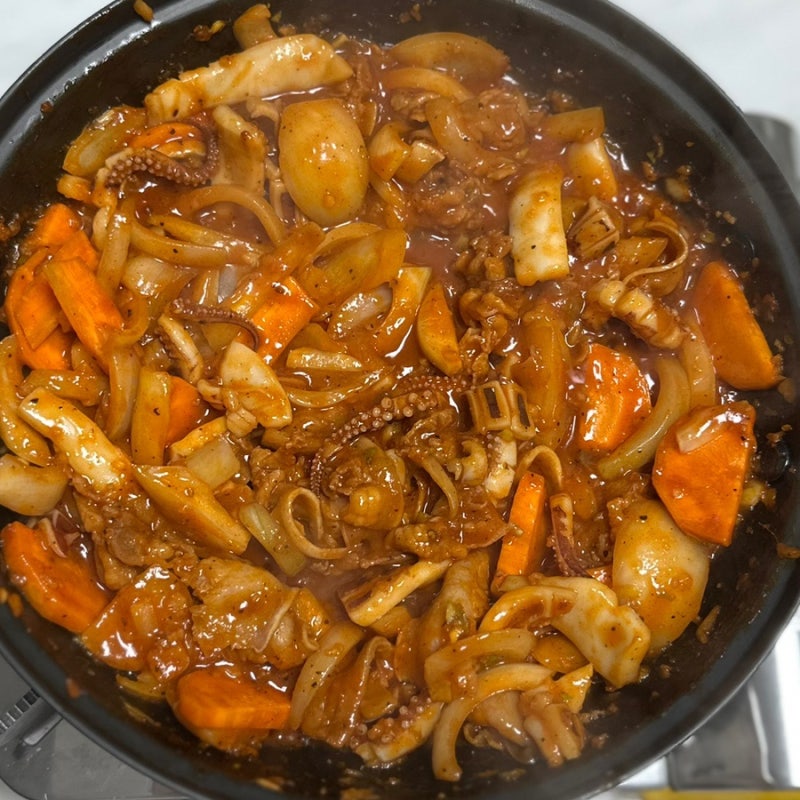 움트리 직화 볶음 양념과 청정원 화끈한 매운 갈비양념으로 오징어 삼겹살 볶음 만들어 먹기....
