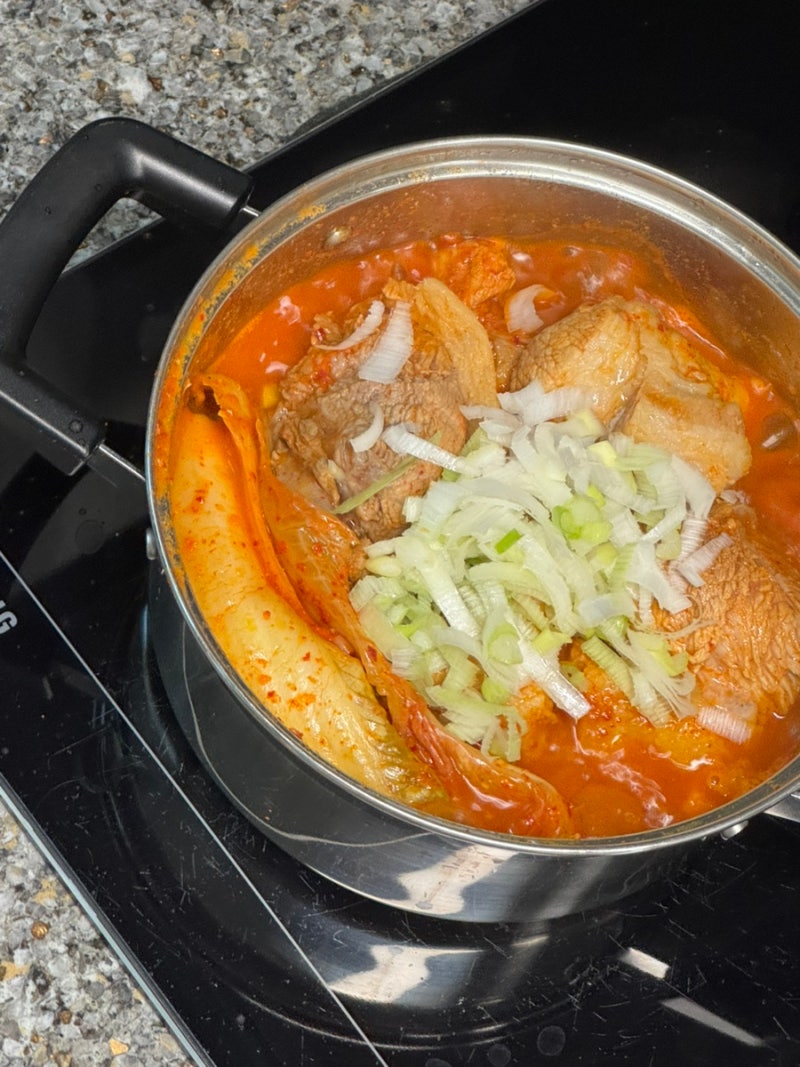 돼지고기 김치찜 실패 없는 초간단 레시피 끓이기만 하면 밥도둑!