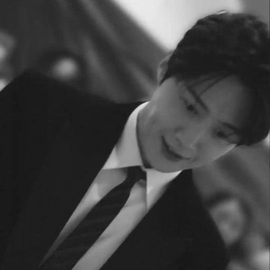 "포샵이 미모를 가린다고?" 김선호 얼굴 논란, 무보정 인기