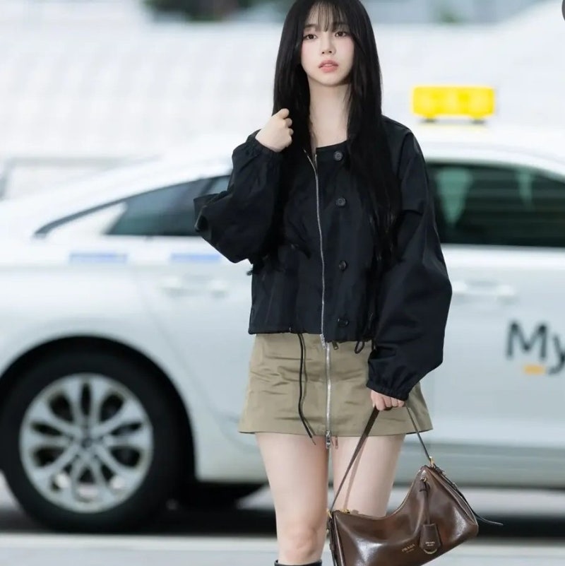 “이게 다 프라다?” 카리나 공항룩, 프라다없이 '컬러 조합'만 따라 입기
