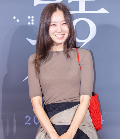 “3290만원이라도 못 사는 거 알죠?” 공효진이 들자 난리 난 32만9천원 가방, 솔드아웃
