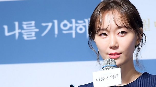 박수만 나오네…이유영, 출산 2주 전 공개한 사진 한 장이 전한 것