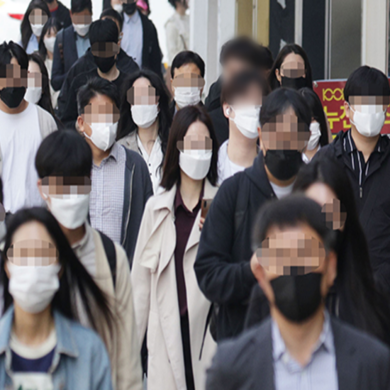 "마스크 쳐다도 보기 싫은데.." 중국 코로나 재유행, 한 달 확진 52만명 넘었다