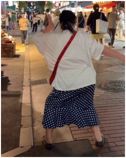 “눈으로 욕하는 중”…이국주 일본 길거리 춤에 지나가던 남성 표정 굳었다, 본인도 알아챈....