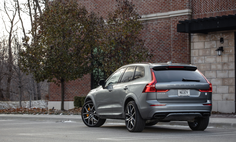 볼보 XC60 T8 R-디자인 2020년식 중고 시세 3천만 원대 신차가 7100만 원 정정 총정리