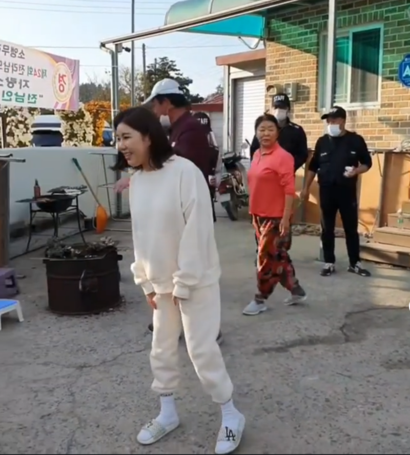 Is Song Ga-in's prospective groom Kim Jong-kook? No, he's just her ideal type.