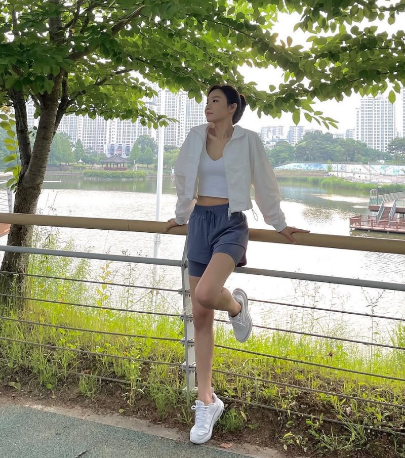 2006년 인생작 OST를 직접 불러 명곡으로 남겼다는.. 목소리마저 매력적인 배우의 편안한 카페 ....