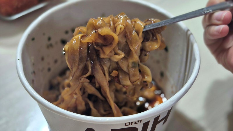 ARIH 아리 트러플 불고기 컵라면 후기 | BTS가 만든 모던누들 진짜 맛있자나..?