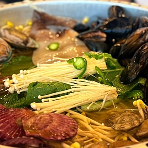 부산 송도 바닷가 근처 조개해물칼국수 ‘ 부산송도맛집 조개대교 ’