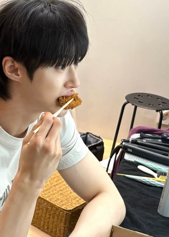 변우석 교촌치킨 광고 화제｜허니콤보부터 레드콤보까지 인기 메뉴 정리