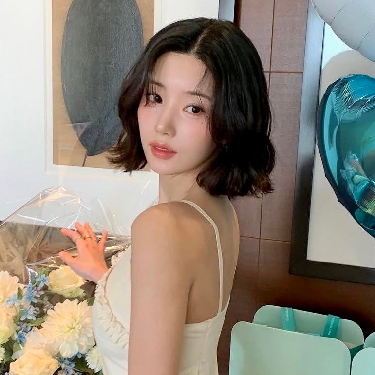 [헤어스타일] 권은비 단발 모음 - 예쁨이 묻어나는 중단발!