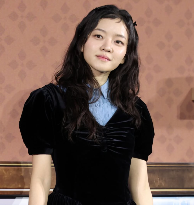 런던 영화제 발칵 뒤집은 착시 의상? 고아성, 파격 변신에 시선 싹쓸이한 진짜 이유