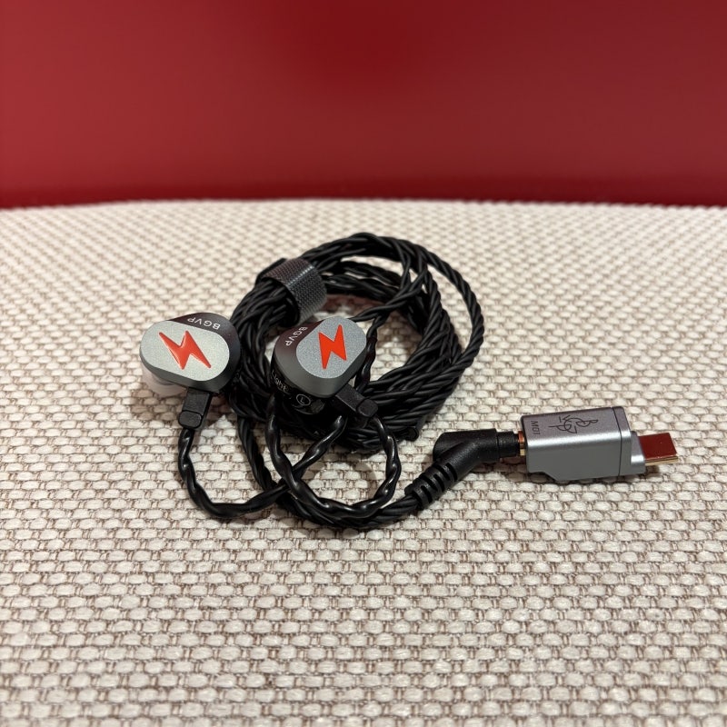 BGVP Light 리뷰, 듀얼 DD+평판형 드라이버와 32bit DAC 탑재 게이밍 이어폰 음질 분석