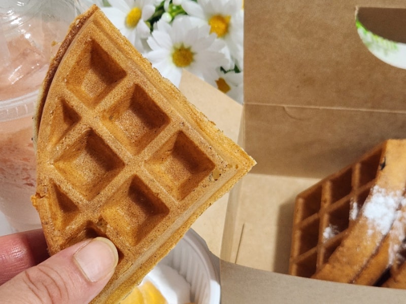 컴포즈커피 사과생크림와플 칼로리,맛 배달이랑매장 가격차이가있을까?