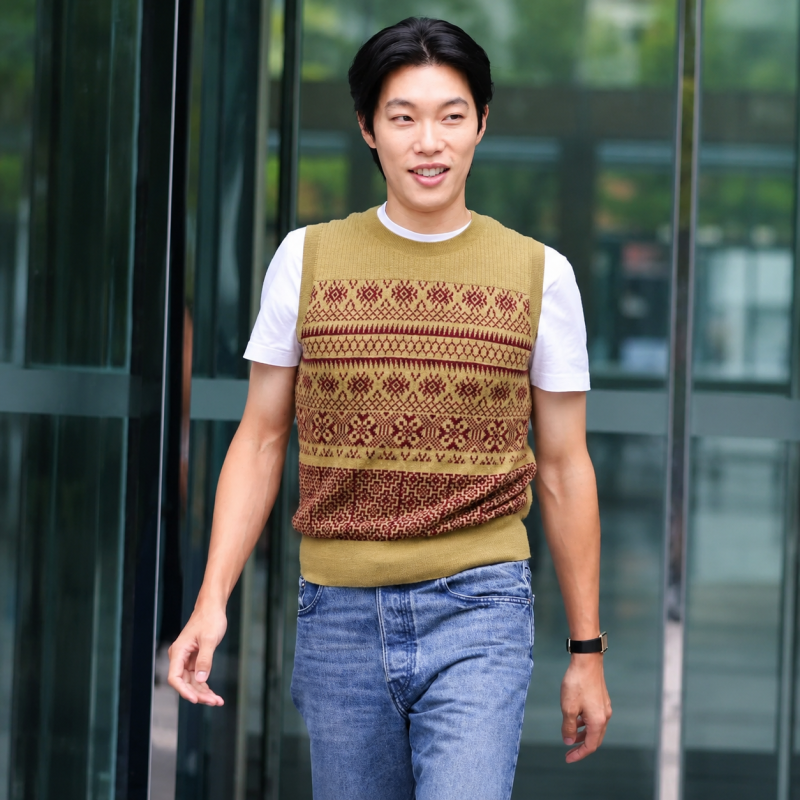 패셔니스타라더니... 명품 입고 '할머니 조끼’된 30대 연예인