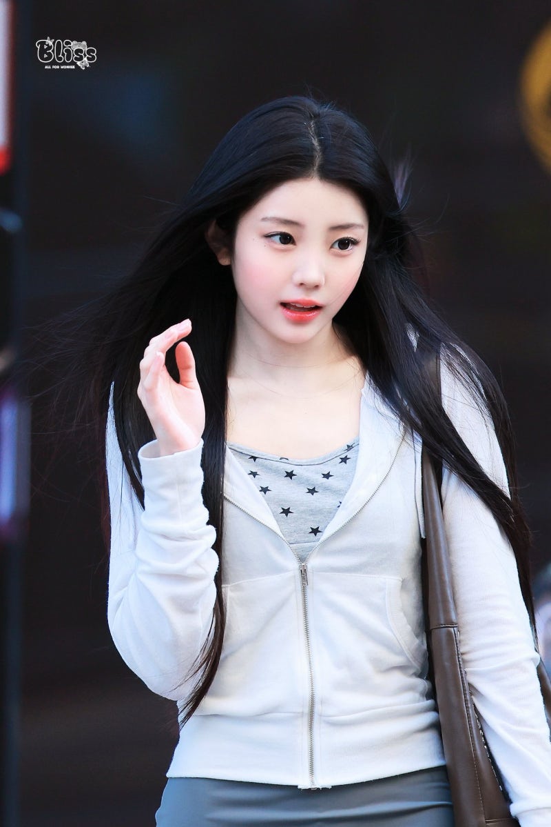 2026 ILLIT Wonhee: High-Quality Desktop & Phone Wallpaper Recommendations Collection