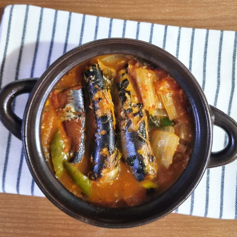 간단하지만 맛있는 한끼 메뉴 꽁치 김치찌개 레시피 초간단 국물요리